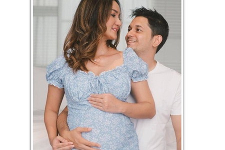 Istri Andrew Andika Hamil Anak Pertama dari Hasil Bayi Tabung