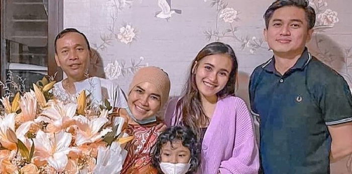 Pamer Calon Suami, Ayu Ting Ting:"Doakan Tahun Depan Mau Nikah!"