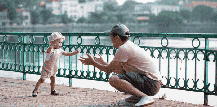 Penting! 5 Ciri-ciri Bayi Siap Berjalan dan Tips untuk Mendukungnya