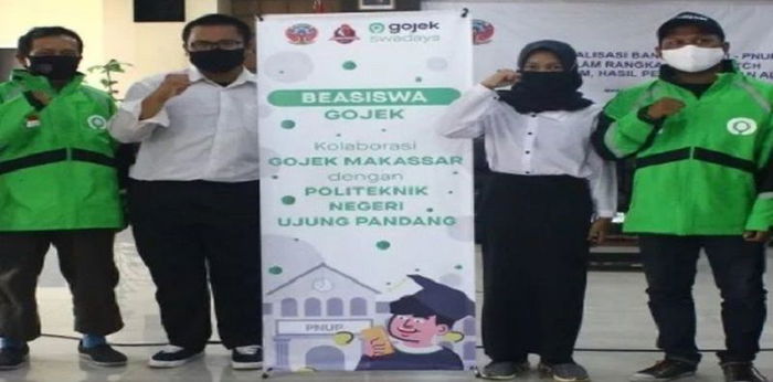 10 Anak Driver Gojek Ini Dapat Beasiswa Kuliah di Politeknik Negeri, Keren!