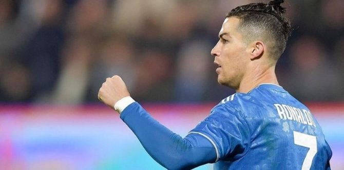 Bintang Sepak Bola Cristiano Ronaldo Positif Corona, Seperti Apa Kondisinya?