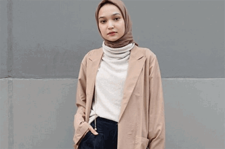 10 Cara Memakai Hijab Segi Empat, Mudah dan Bikin Tampilan Makin Cantik