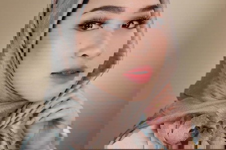 10 Cara Memakai Hijab Segi Empat, Mudah dan Bikin Tampilan Makin Cantik
