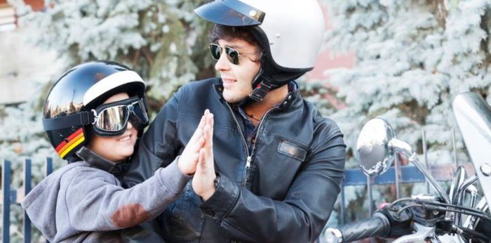 7 Tips Membonceng Anak Saat Naik Motor, Lakukan Agar Tidak Celaka!