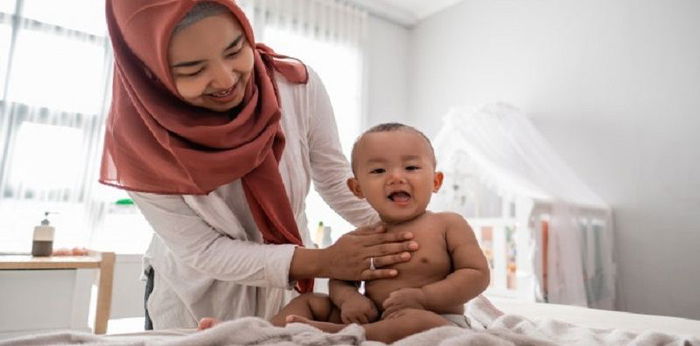 Beragam Manfaat Sentuhan Lembut Orangtua pada Bayi, Termasuk Bikin Aman dan Nyaman