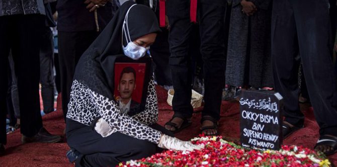 Suasana Haru Pemakaman Okky Bisma Pramugara Sriwijaya Air