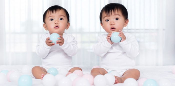 Fakta Unik Anak Kembar Cermin, Serupa tetapi Tak Sama