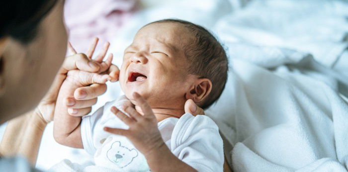 7 Penyebab Bayi Baru Lahir Muntah Lendir, Parents Jangan Abai!