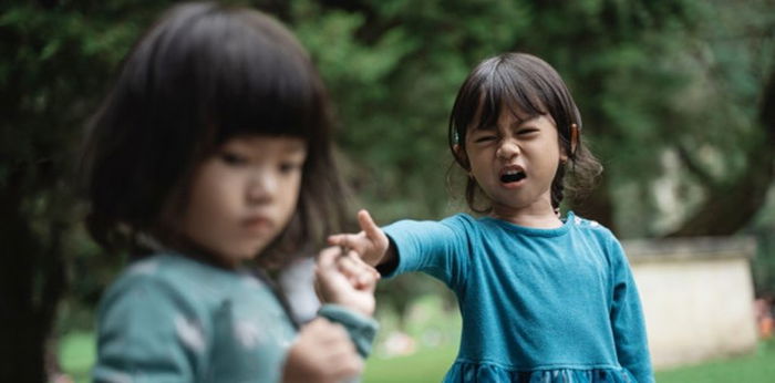 7 Cara Melerai Anak Berantem dengan Temannya, Parents Perlu Tahu!