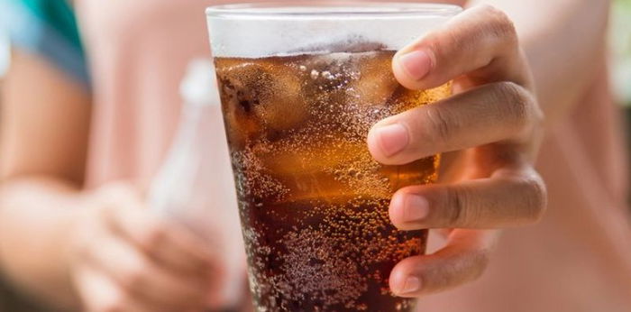 6 Makanan dan Minuman yang Perlu Dihindari Saat Diare