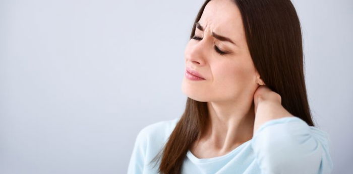 Nyeri Leher Bikin Nggak Nyaman? Segera Atasi dengan Cara Ini, Parents!