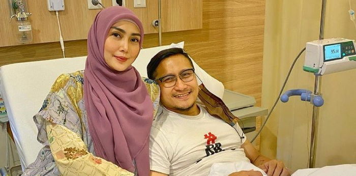 Arie Untung Dirawat di Rumah Sakit, Fenita: "Semoga sebagai Penggugur Dosa"