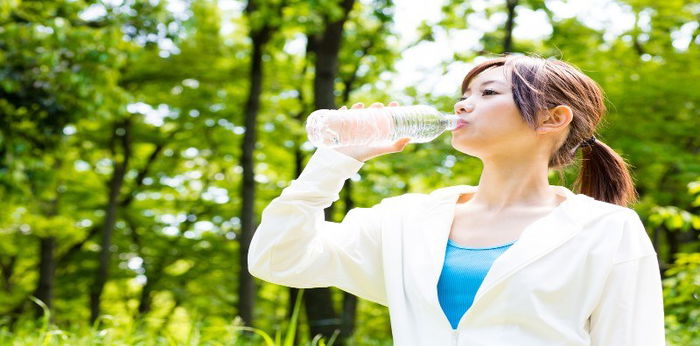 Rutin Minum Air Putih Tambah Asupan Vitamin, Mitos atau Fakta?