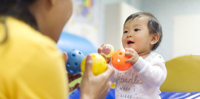 5 Ide Permainan Seru untuk Anak 1 Tahun, Simpel dan Murah!