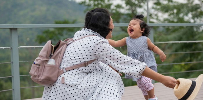 Perjuangan Seorang Ibu, Tak Lelah Mengurus Anak hingga Rumah