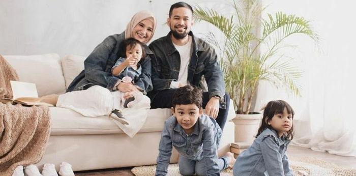 10 Potret Ketiga Anak Shireen Sungkar, Beda Karakter tapi Saling Sayang!