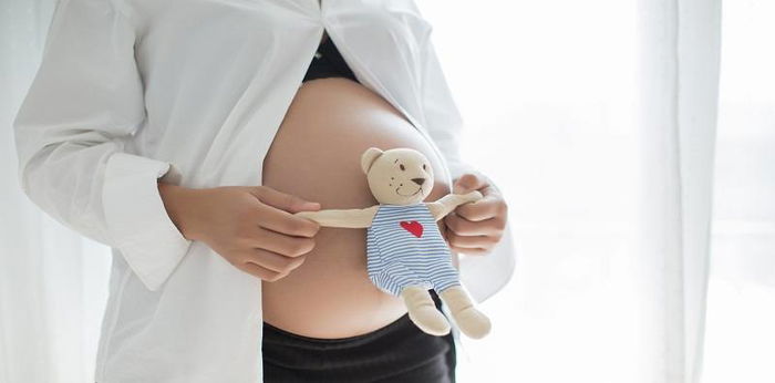 "Aku melahirkan anak pertama dengan kondisi bayi yang sudah tidak bernyawa," kenangnya.