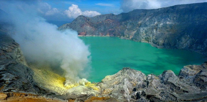 Kawah Ijen, Wisata Alam di Jawa Timur dengan Keindahan Tak tergantikan