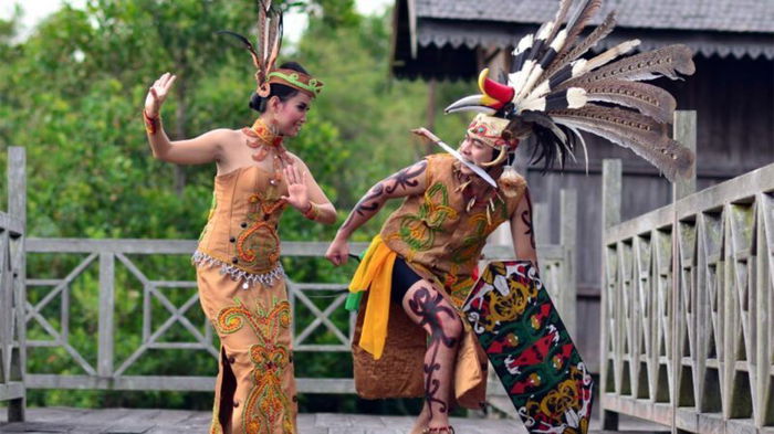 5 Fakta Unik Tari Mandau, Tarian Perang Menggunakan Senjata Tajam