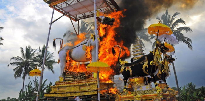 Mengenal Ngaben, Upacara Kematian Adat Bali yang Penuh Makna Filosofis