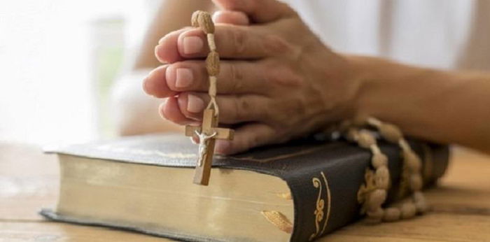 Doa Rosario: Sejarah, Makna, Alat, dan Susunan Doanya