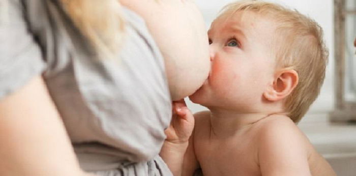 Bolehkah Ibu Menyusui Saat Demam? Bunda, Simak Tips Aman Melakukannya!