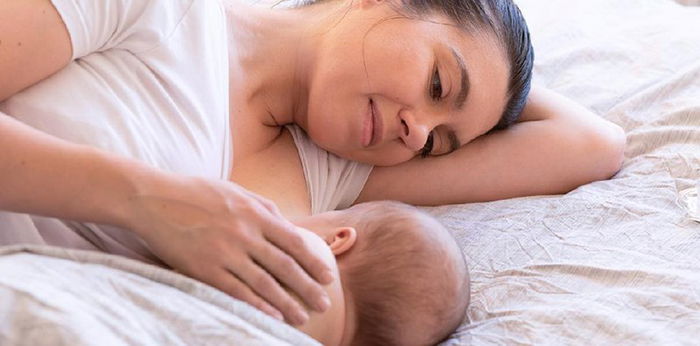 Amankah Ibu Menyusui Saat Flu? Ini Tips agar Bayi Tidak Tertular!