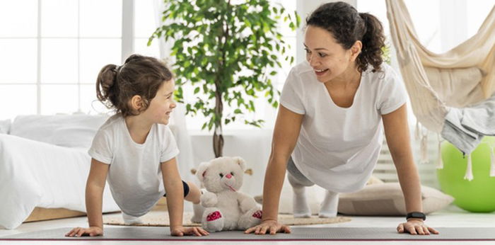 5 Gerakan Senam Lantai yang Bisa Dilakukan Bersama Anak di Rumah
