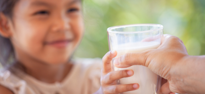 Berani Berikan Susu pada Anak Intoleransi Laktosa, Ini Manfaatnya!