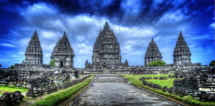 Pesona Prambanan yang Megah, Candi Terbesar dan Kasih Tak Sampai