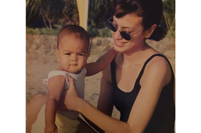 Seperti Kakak Adik, Ini 10 Potret Kebersamaan Sophia Latjuba dan Eva Celia