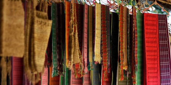 Kenalan dengan Kain Tenun Sengkang, Warisan Turun Temurun dari Sulawesi Selatan