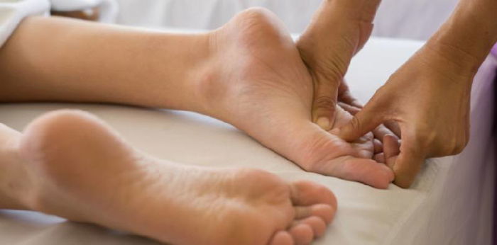 8 Titik Pijat Refleksi Kaki dan Manfaatnya untuk Berbagai Masalah Kesehatan
