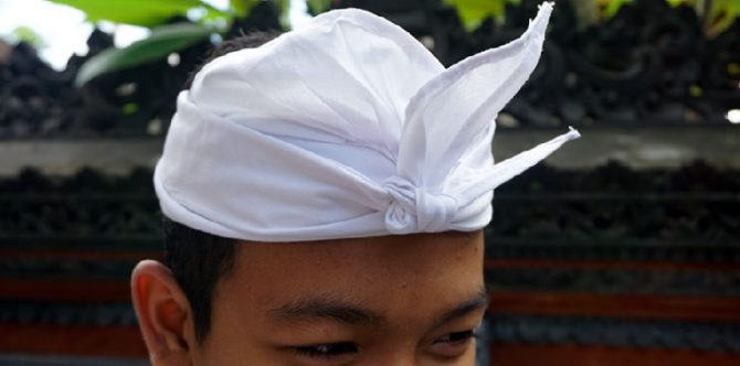 Mengenal Ikat Kepala Kaum Pria Bali yang Disebut Udeng, Anda Memilikinya?