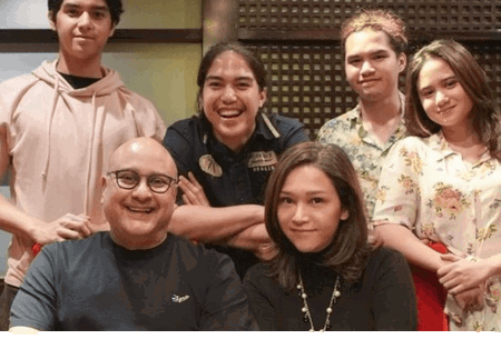 Irwan Mussry dan Maia Estianty bersama anak-anak Maia