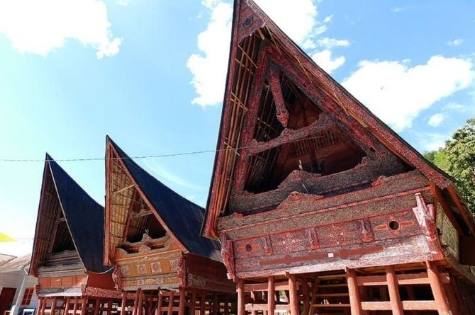 Rumah Bolon Khas Batak: Keunikan, Sejarah, dan Filosofinya