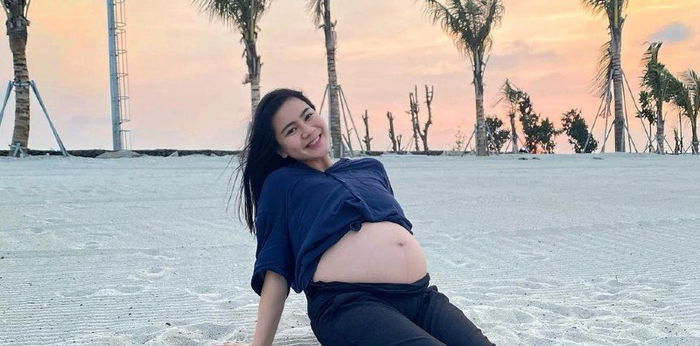 5 Foto Baby Bump Felicya Angelista, Gemes Banget