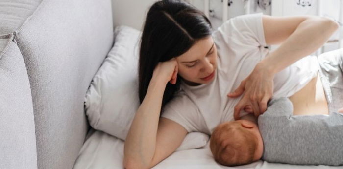 Busui Wajib Tahu! Ini Gejala dan Cara Mengatasi Lip Tie pada Bayi