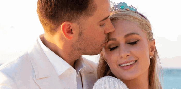 Segera Menikah, Paris Hilton Siapkan 10 Gaun Pengantin yang Berbeda