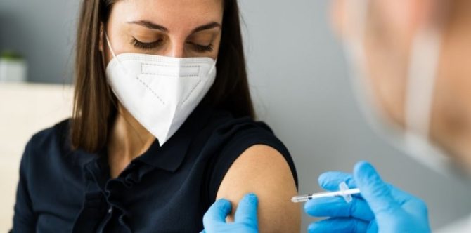 6 Alasan Efek Samping Vaksinasi COVID-19 Lebih Sering Dirasakan Perempuan