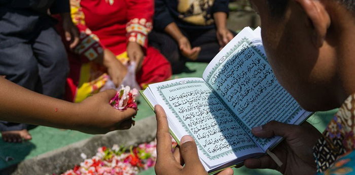 Doa Ziarah Kubur Lengkap dalam Bahasa Arab, Latin, dan Susunannya