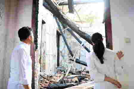 Foto Arumi Bachsin dan Emil Dardak