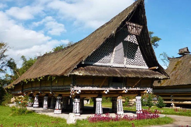 Rumah Adat Sumatera Utara