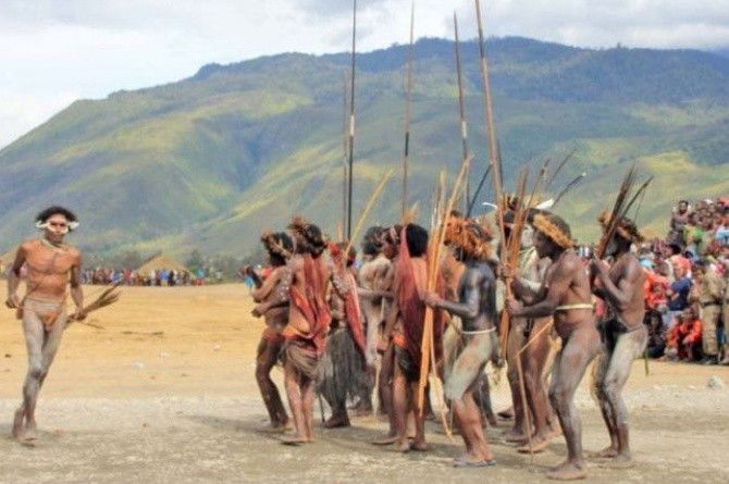 Mengenal Ragam Baju Adat Papua yang Unik dan Masih Tetap Lestari