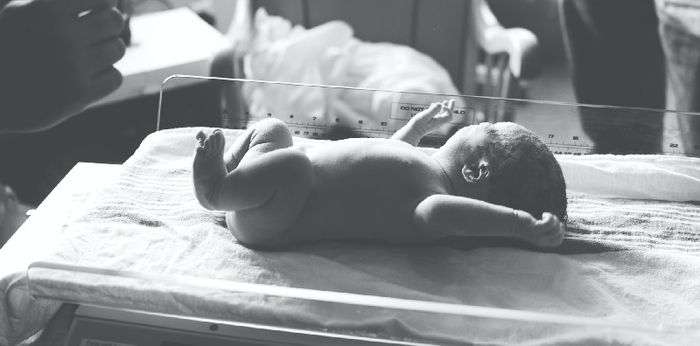 Tertukar saat Bayi dan Dibesarkan Keluarga Miskin, Perempuan Ini Dapat Ganti Rugi Rp7,6 Miliar