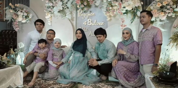 7 Momen Pengajian 4 Bulan Aurel Hermansyah, 3 Keluarga Berkumpul!