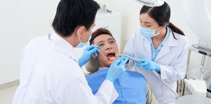 Berapa Besaran Gaji Seorang Dokter Gigi? Intip Kisaran Nominalnya!