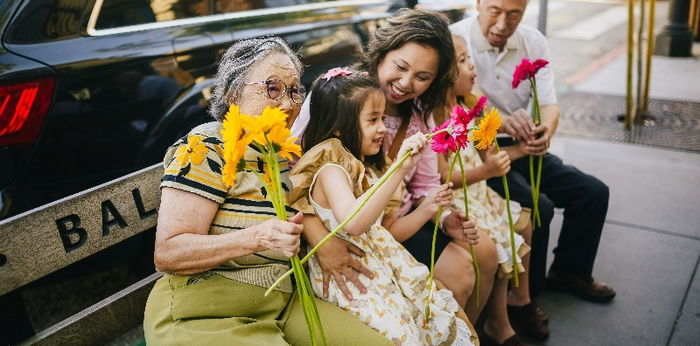 5 Tipe Perilaku Kakek dan Nenek pada Cucu, Sudahkah Parents Tahu?