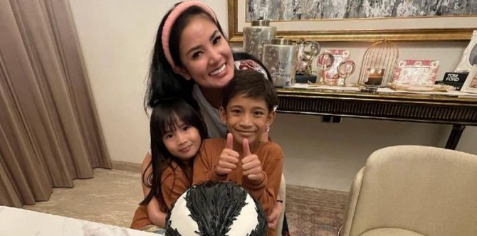 Rayakan Ulang Tahun Ke-9, Anak Nindy Ayunda: "Ayah di Mana, Bu?"