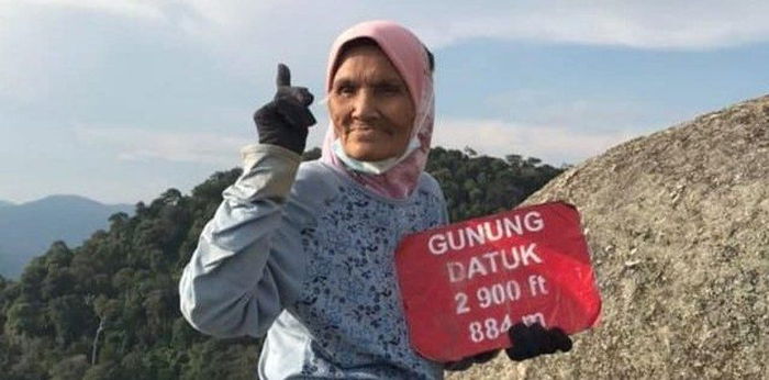 Kurang dari 2 Jam, Seorang Nenek Berhasil Mendaki Gunung Datuk